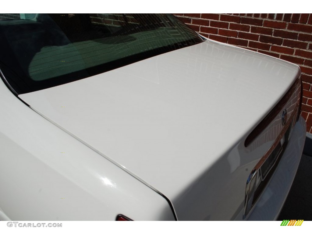2002 DeVille Sedan - Cotillion White / Oatmeal photo #33