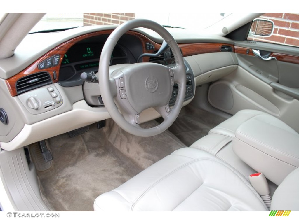 2002 DeVille Sedan - Cotillion White / Oatmeal photo #38