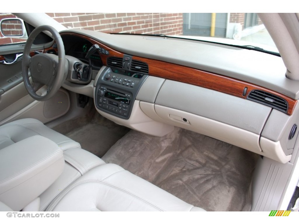 2002 DeVille Sedan - Cotillion White / Oatmeal photo #39