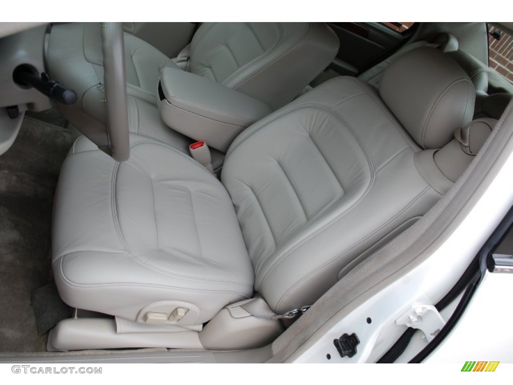 2002 DeVille Sedan - Cotillion White / Oatmeal photo #42