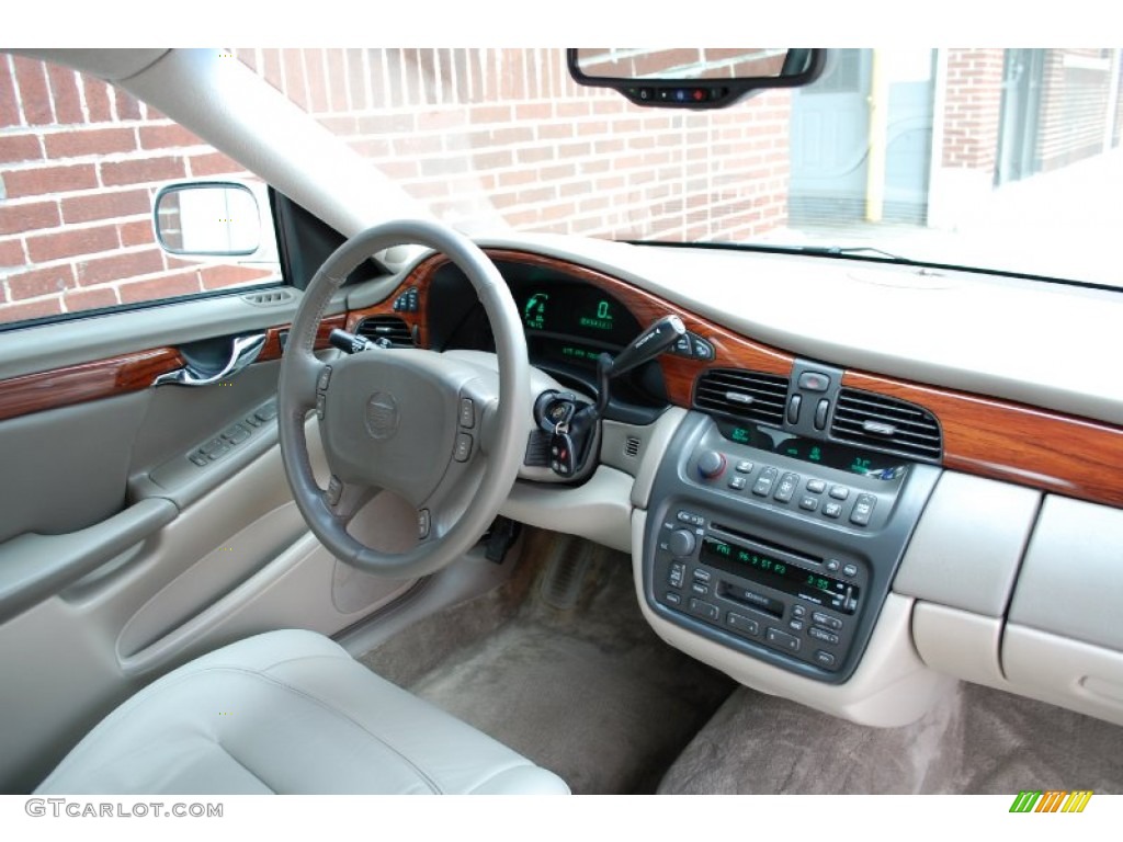 2002 DeVille Sedan - Cotillion White / Oatmeal photo #59