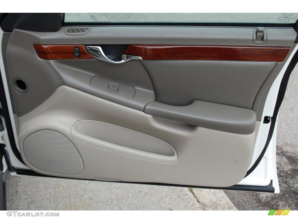 2002 DeVille Sedan - Cotillion White / Oatmeal photo #65