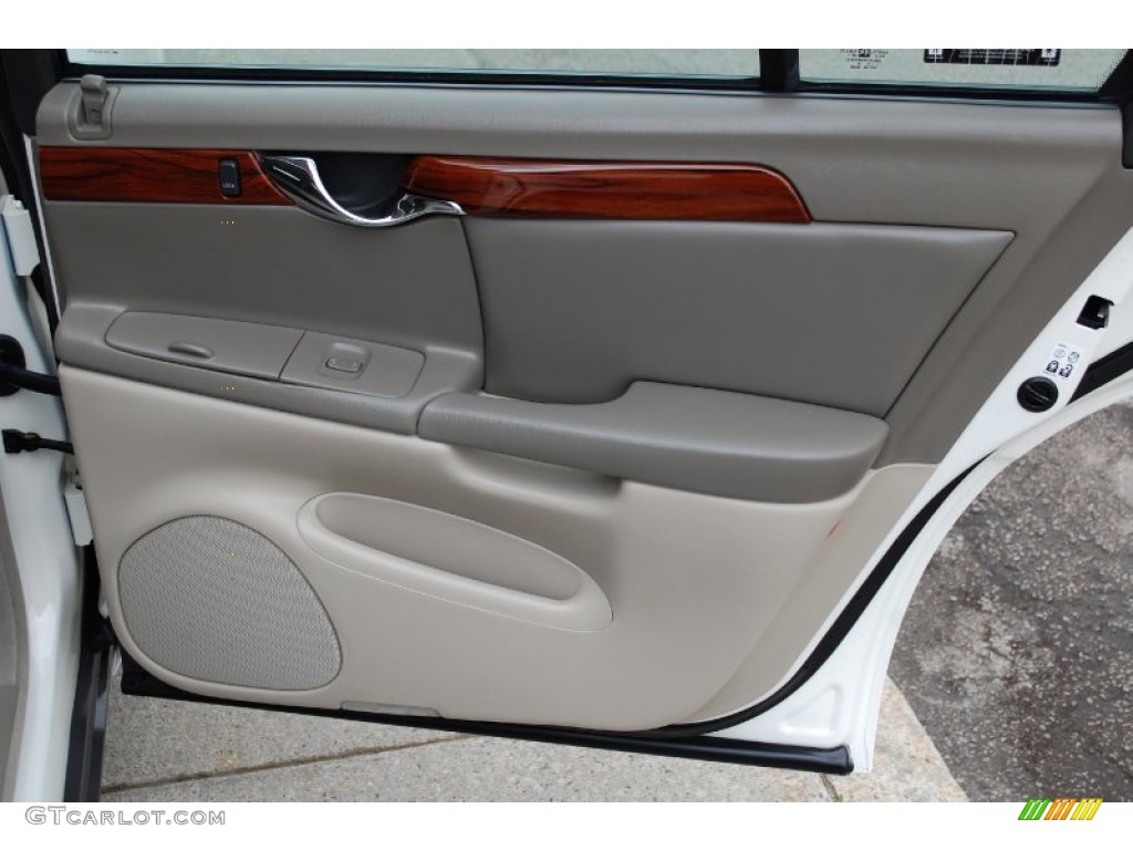 2002 DeVille Sedan - Cotillion White / Oatmeal photo #67