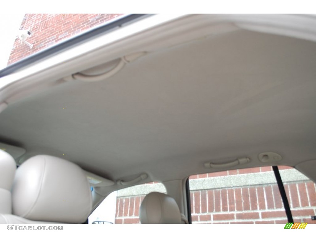2002 DeVille Sedan - Cotillion White / Oatmeal photo #78