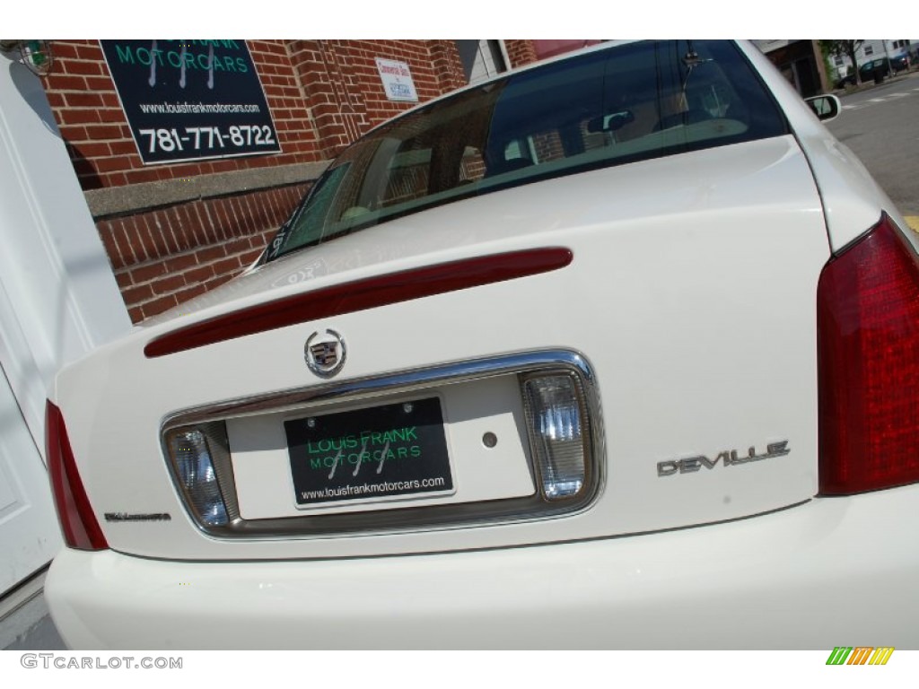 2002 DeVille Sedan - Cotillion White / Oatmeal photo #87