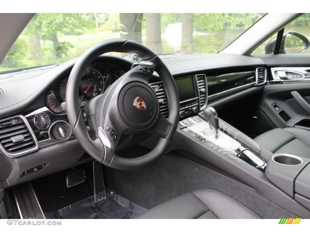 2014 Porsche Panamera 4 Black Dashboard Photo #94497393