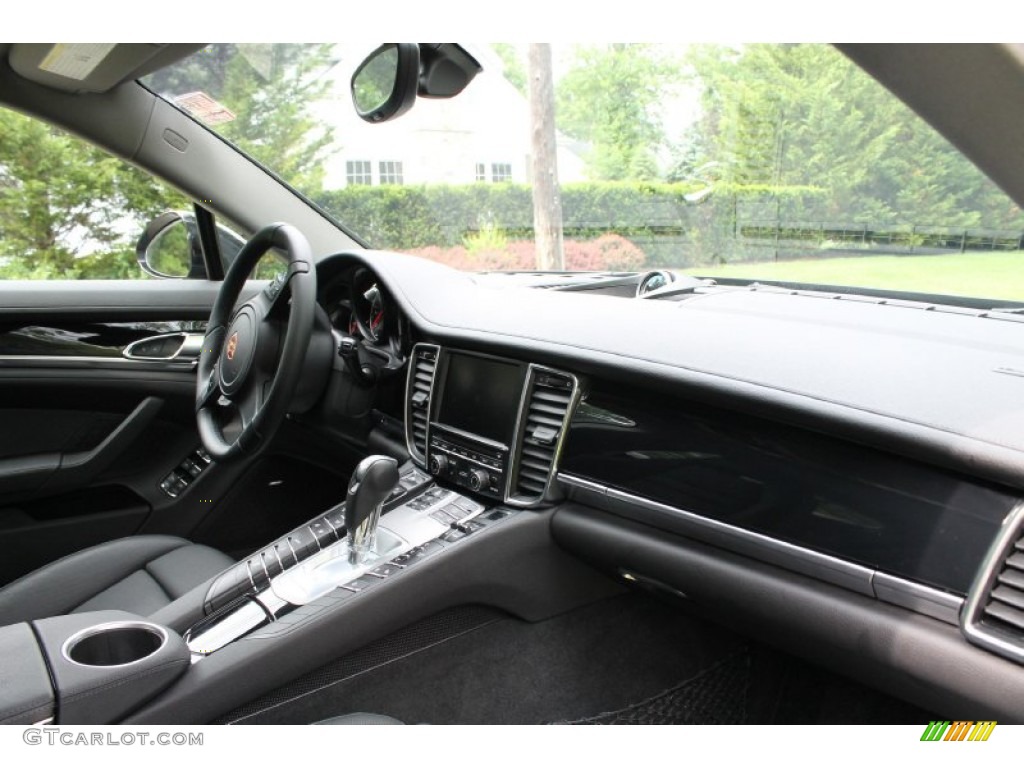 2014 Porsche Panamera 4 Black Dashboard Photo #94497438