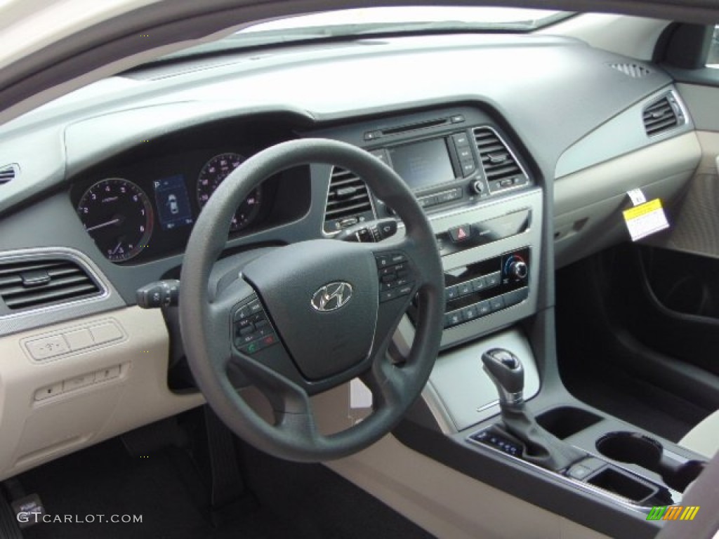 2015 Hyundai Sonata SE Gray Dashboard Photo #94500879