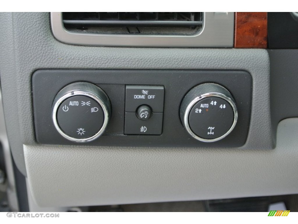 2009 Chevrolet Suburban LT 4x4 Controls Photo #94501809