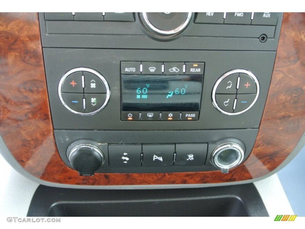 2009 Chevrolet Suburban LT 4x4 Controls Photo #94501828