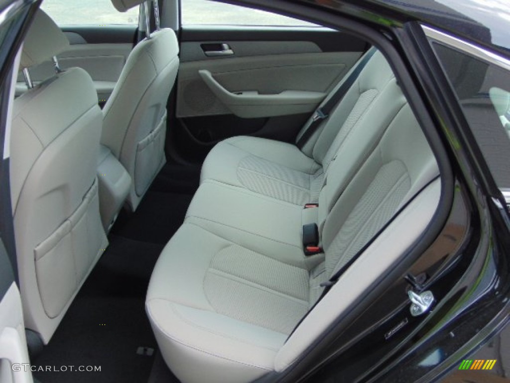 Gray Interior 2015 Hyundai Sonata SE Photo #94502424
