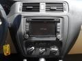 Black - Jetta SE Sedan Photo No. 10