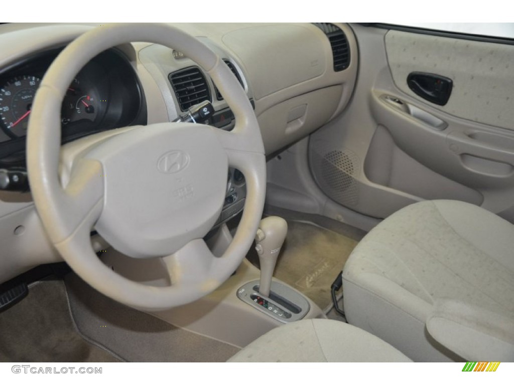 2004 Accent GL Sedan - Noble White / Gray photo #12