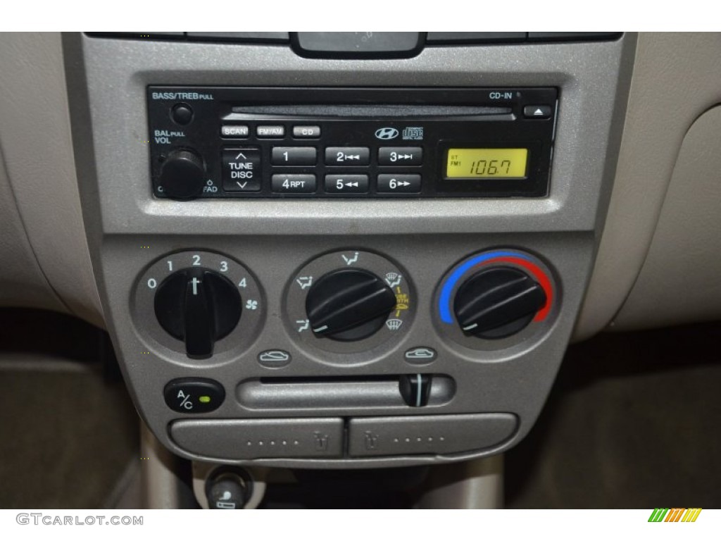 2004 Accent GL Sedan - Noble White / Gray photo #15