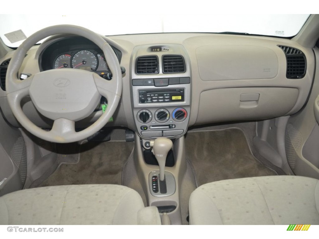 2004 Accent GL Sedan - Noble White / Gray photo #19