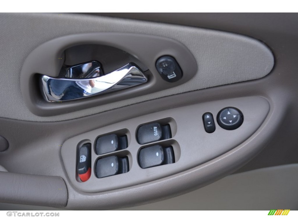 2005 Chevrolet Malibu Maxx LS Wagon Controls Photos