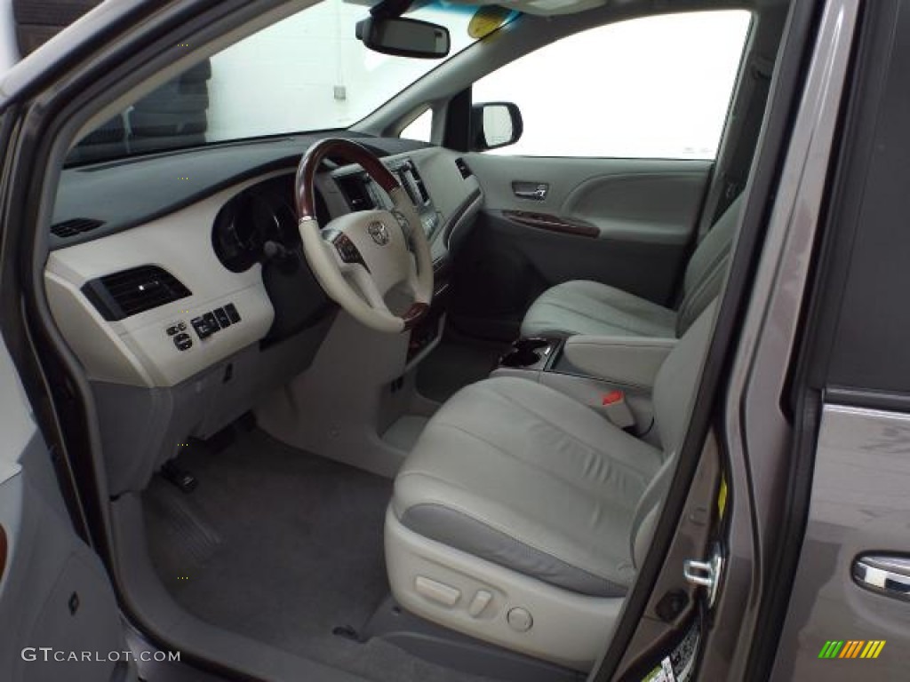 2011 Sienna Limited - Predawn Gray Mica / Light Gray photo #11