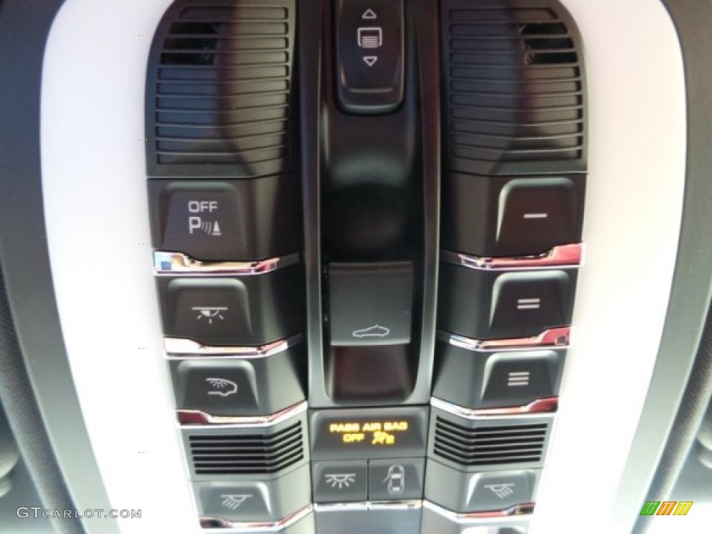 2014 Porsche Cayenne S Controls Photo #94522653