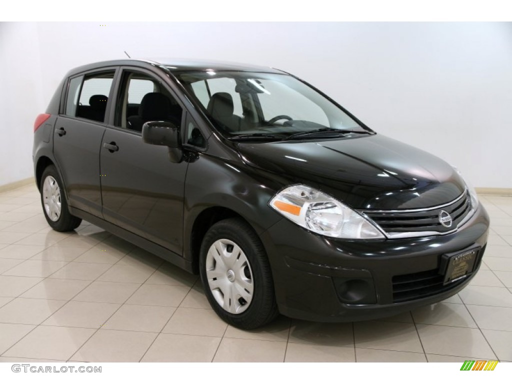 2010 Versa 1.8 S Hatchback - Espresso Black / Charcoal photo #1