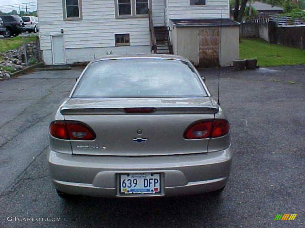 2002 Cavalier LS Coupe - Sandrift Metallic / Neutral photo #8