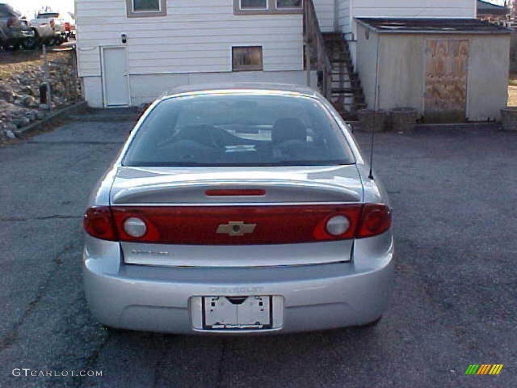 2005 Cavalier Sedan - Ultra Silver Metallic / Graphite Gray photo #7