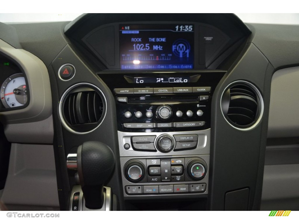 2015 Honda Pilot EX-L 4WD Controls Photo #94532527