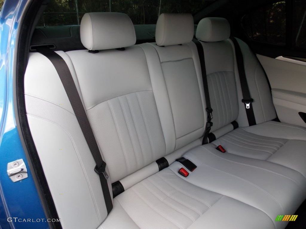 2013 BMW M5 Sedan Rear Seat Photo #94536579