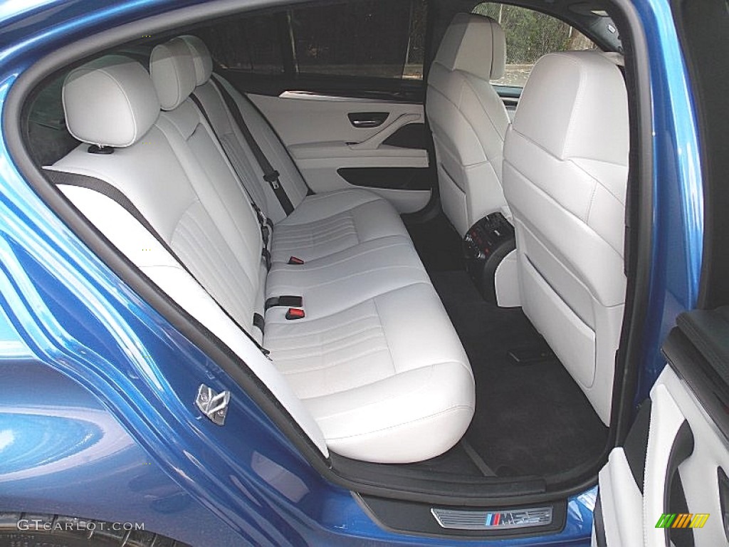 2013 BMW M5 Sedan Rear Seat Photo #94536607