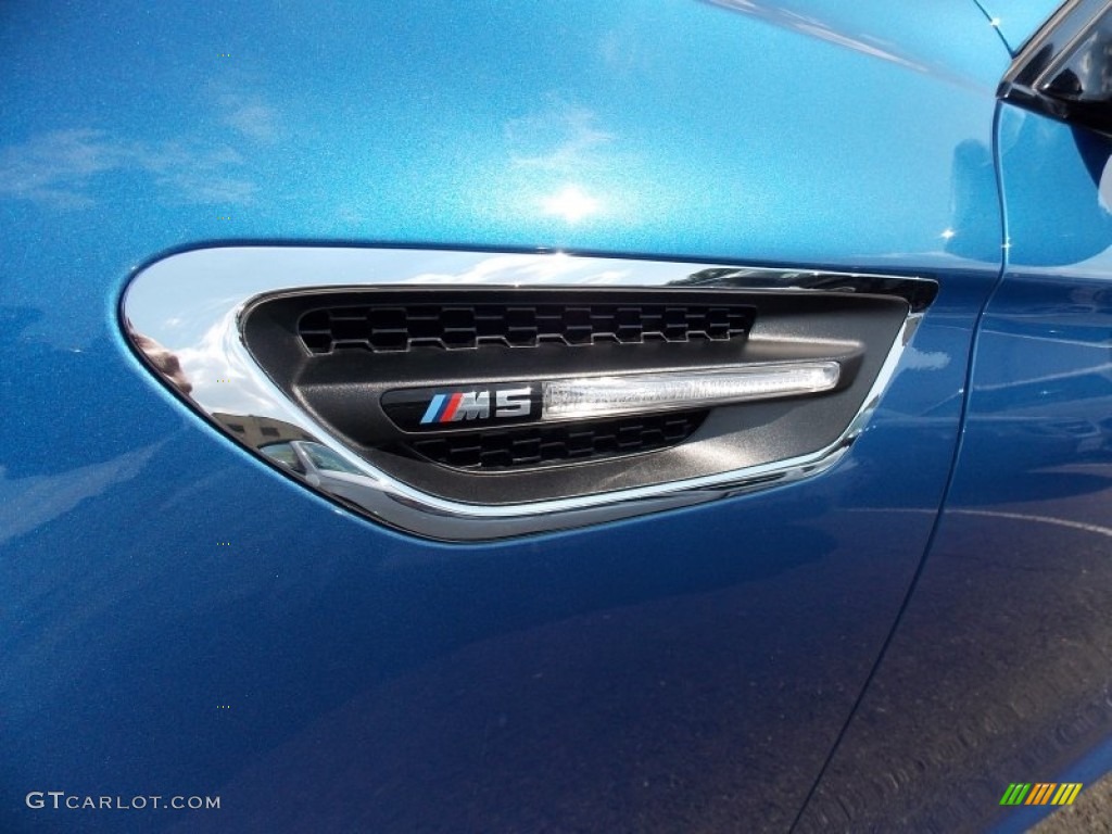 2013 BMW M5 Sedan Marks and Logos Photos