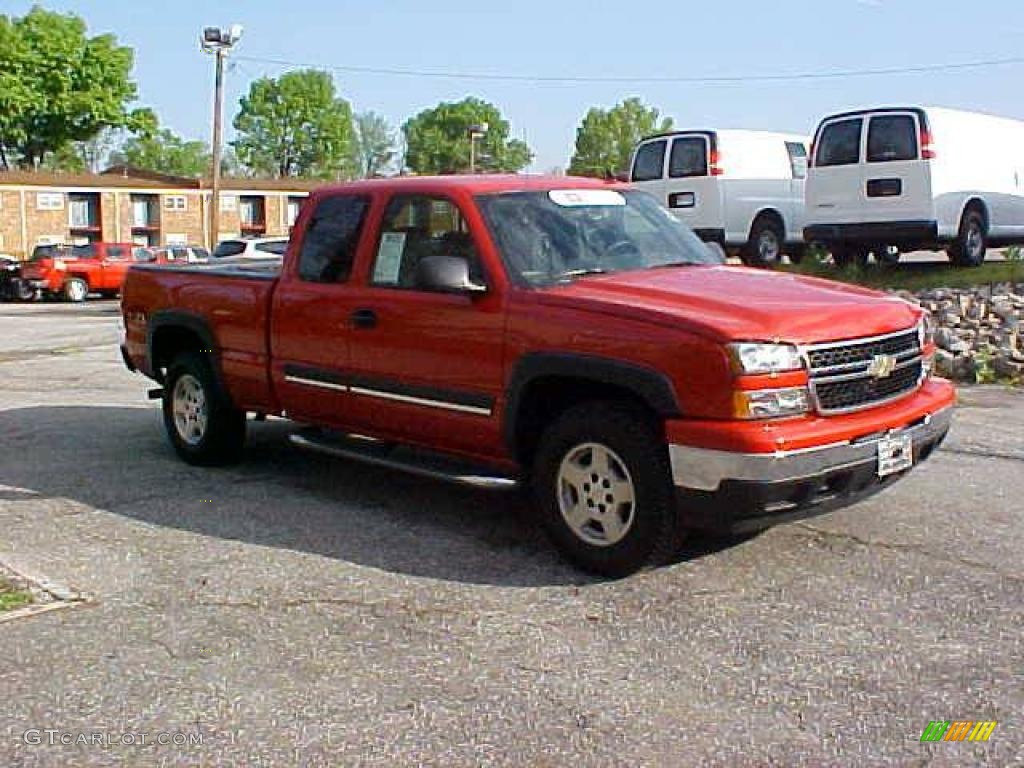 2006 Silverado 1500 Z71 Extended Cab 4x4 - Victory Red / Dark Charcoal photo #3