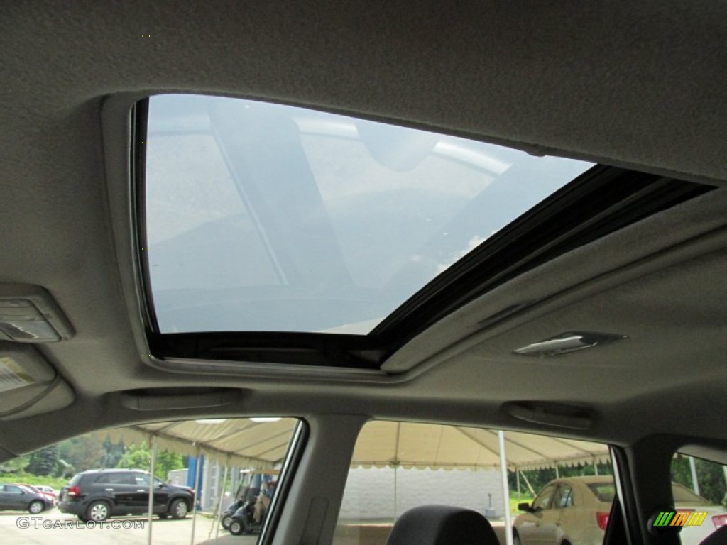 2006 Vibe AWD - Frosty White / Graphite Black photo #18