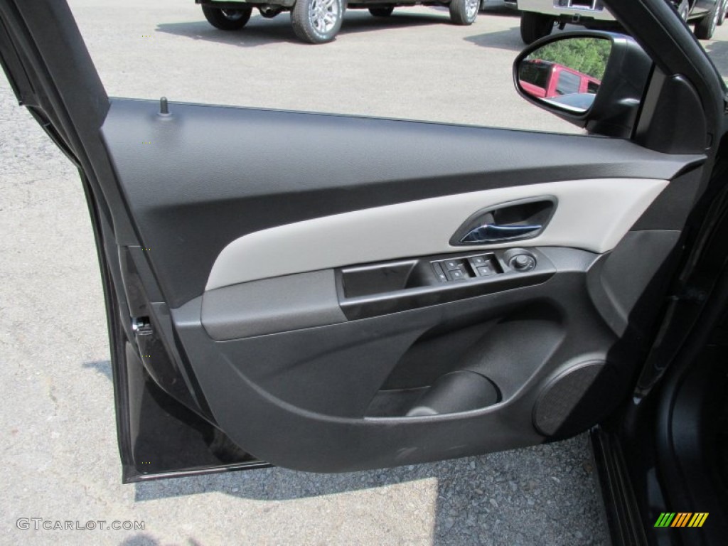 2014 Cruze LS - Tungsten Metallic / Jet Black/Medium Titanium photo #11