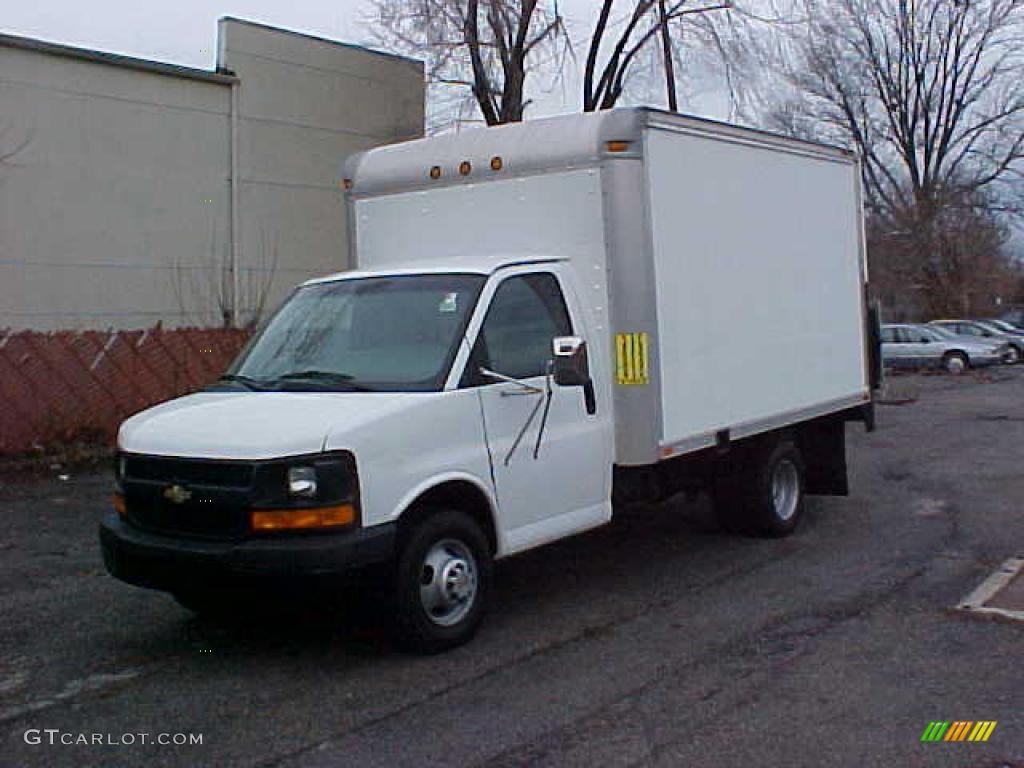 2004 Express 3500 Cutaway Moving Van - Summit White / Medium Dark Pewter photo #1