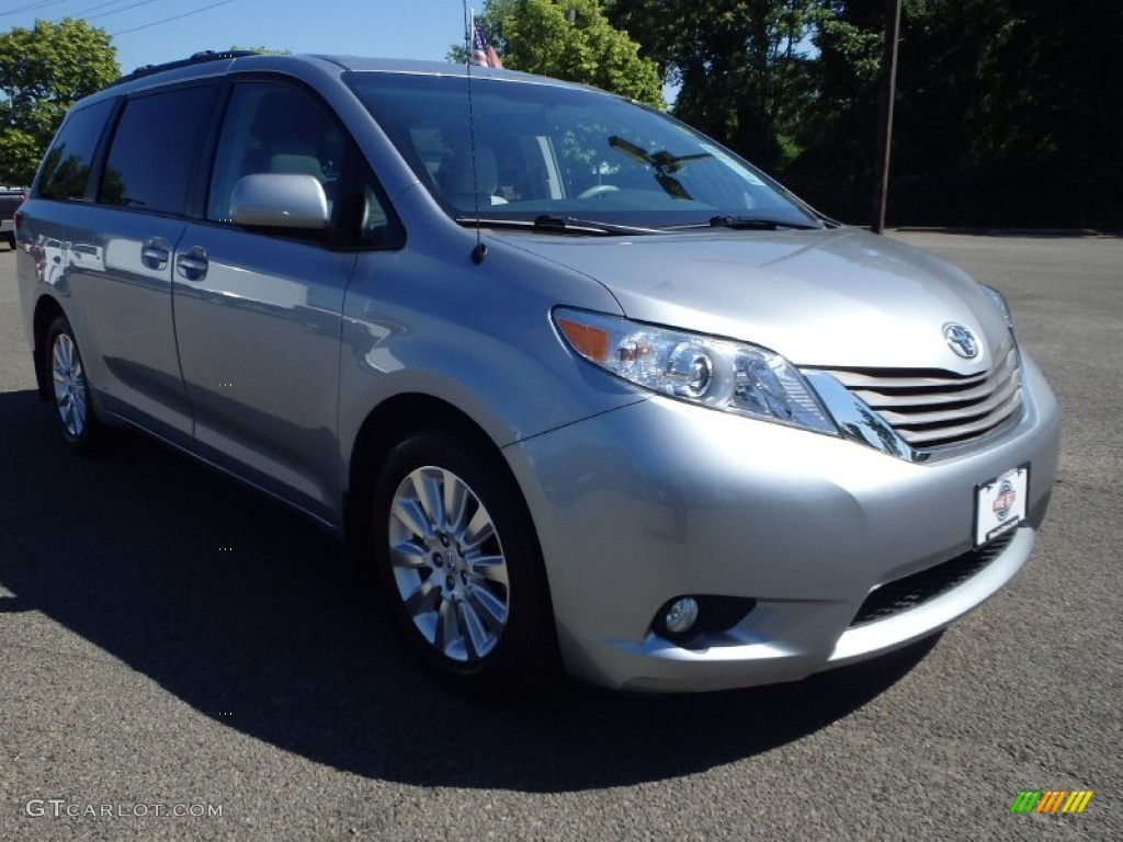 2011 Sienna XLE AWD - Silver Sky Metallic / Light Gray photo #3