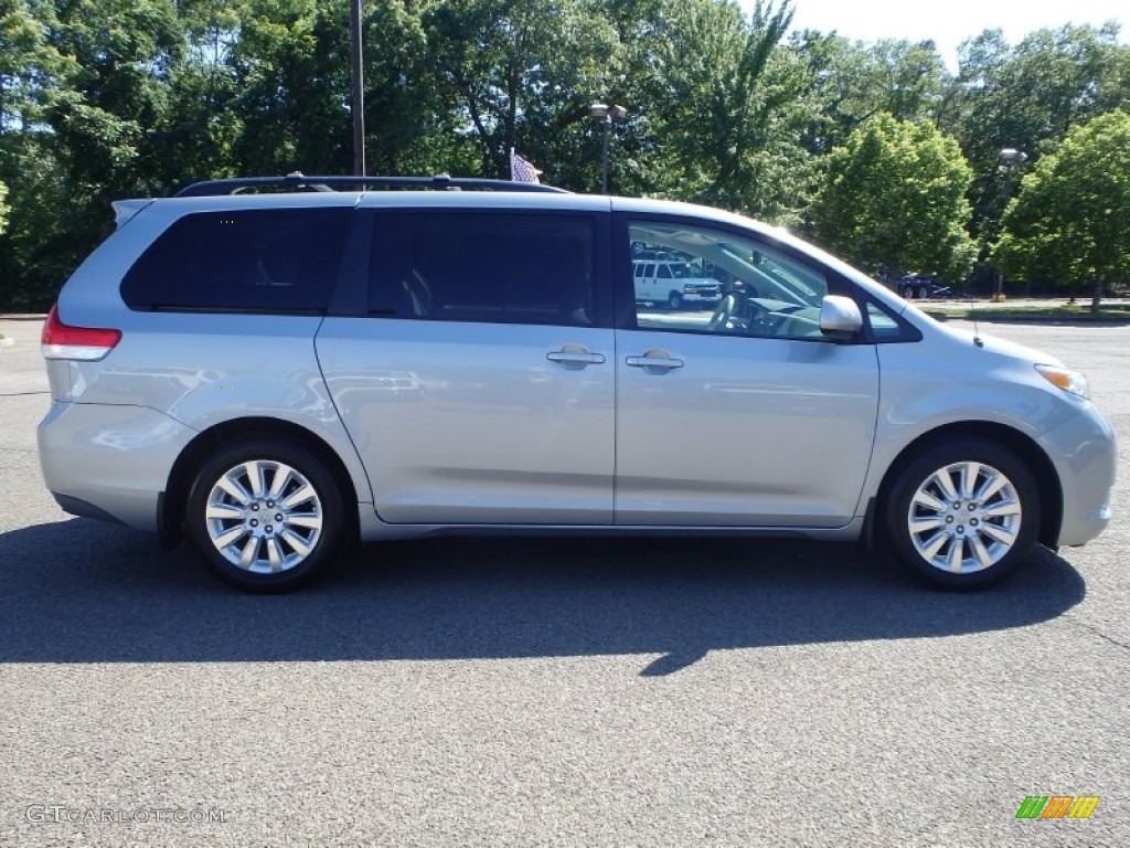 2011 Sienna XLE AWD - Silver Sky Metallic / Light Gray photo #4