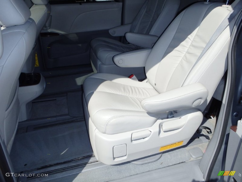 2011 Sienna XLE AWD - Silver Sky Metallic / Light Gray photo #12