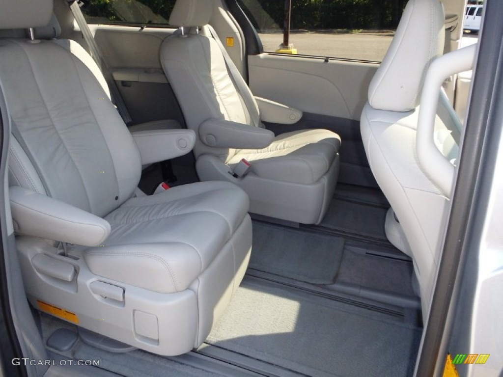 2011 Sienna XLE AWD - Silver Sky Metallic / Light Gray photo #13