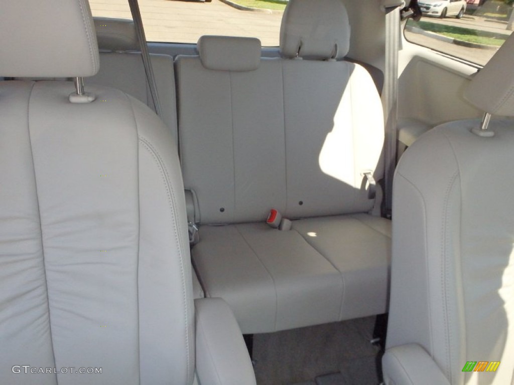 2011 Sienna XLE AWD - Silver Sky Metallic / Light Gray photo #15