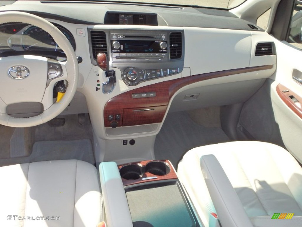 2011 Sienna XLE AWD - Silver Sky Metallic / Light Gray photo #17