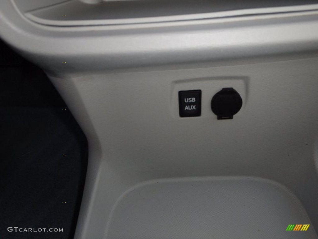 2011 Sienna XLE AWD - Silver Sky Metallic / Light Gray photo #18
