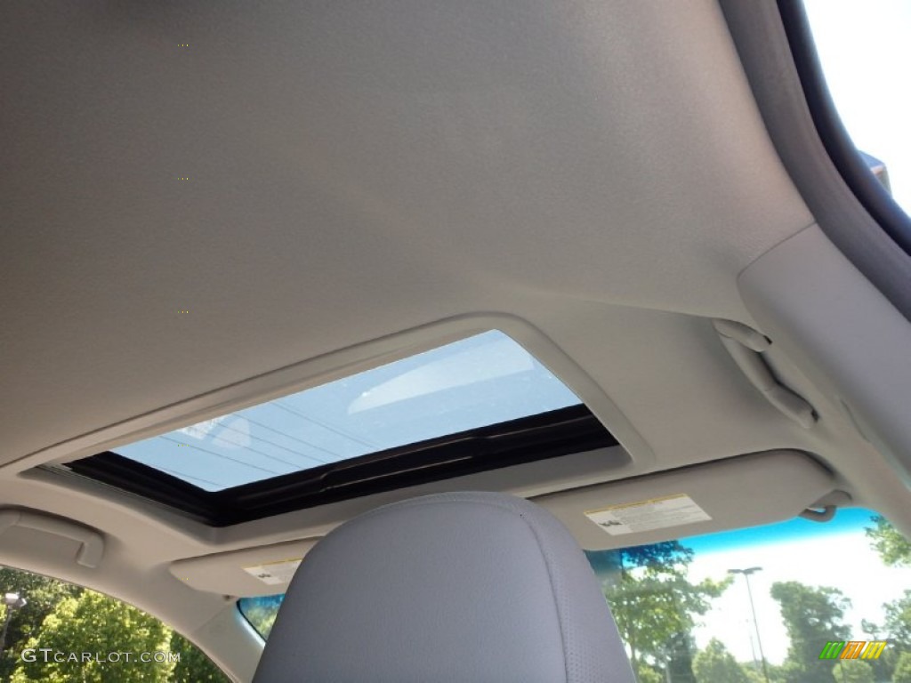 2011 Sienna XLE AWD - Silver Sky Metallic / Light Gray photo #19
