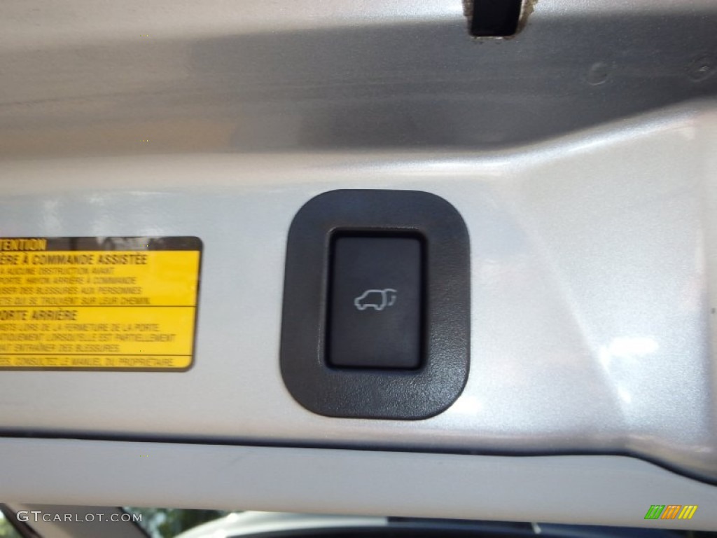 2011 Sienna XLE AWD - Silver Sky Metallic / Light Gray photo #20