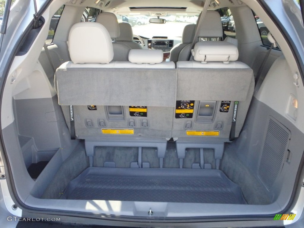 2011 Sienna XLE AWD - Silver Sky Metallic / Light Gray photo #25