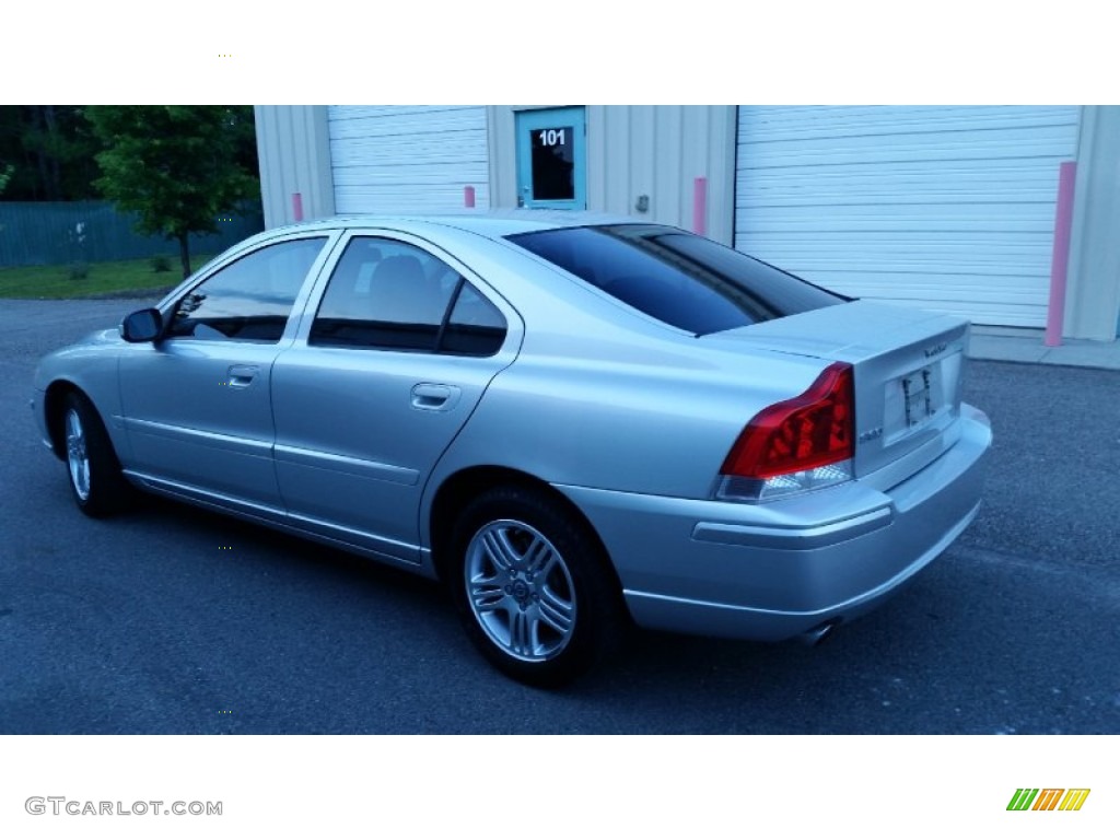 2008 S60 2.5T - Silver Metallic / Graphite photo #3