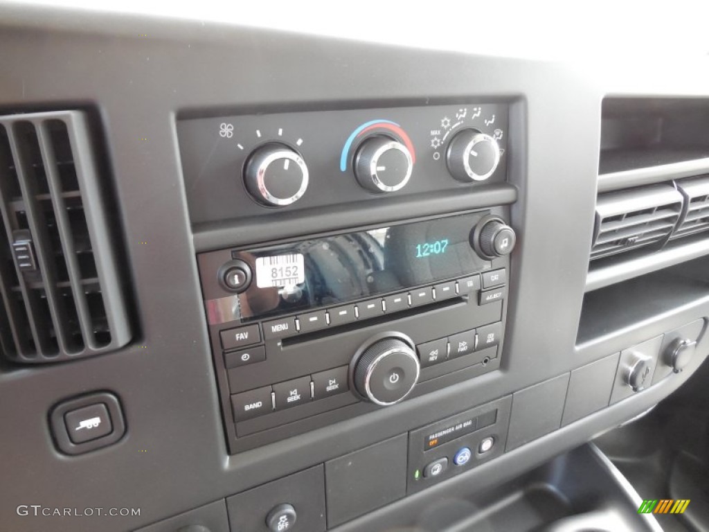 2014 Chevrolet Express 1500 Passenger LS AWD Controls Photo #94559707
