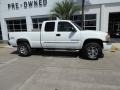 2004 Summit White GMC Sierra 2500HD SLE Extended Cab 4x4  photo #2