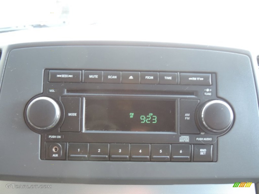 2006 Jeep Grand Cherokee Laredo Audio System Photo #94563682