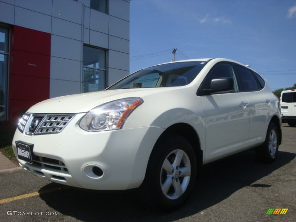 Phantom White Nissan Rogue