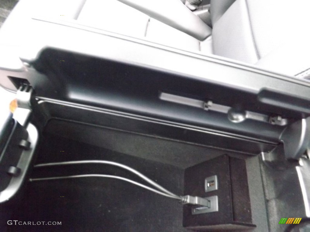 2014 E 350 4Matic Wagon - Black / Black photo #15