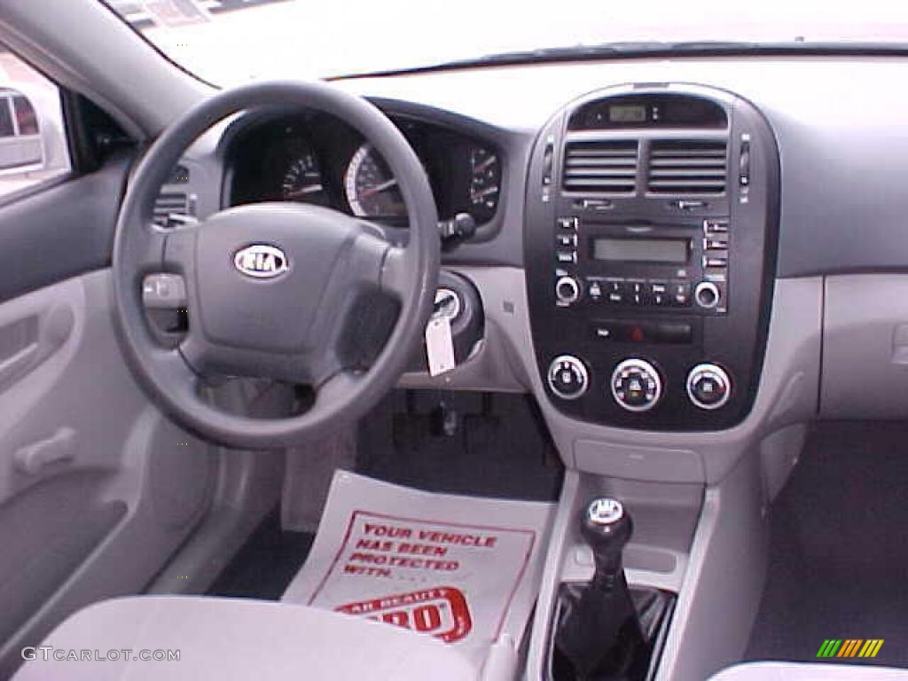 2007 Spectra LX Sedan - Silver / Gray photo #10